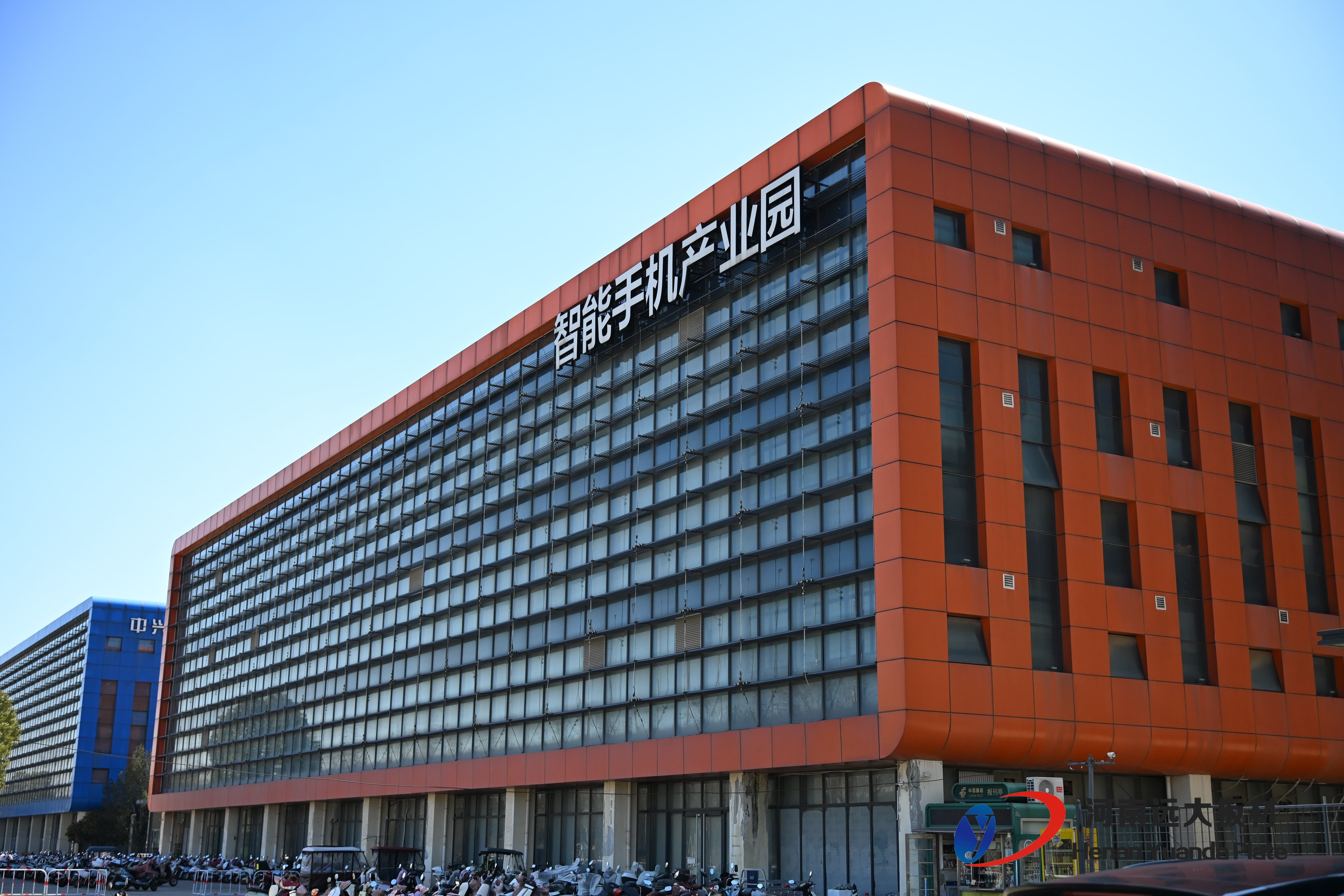 核心技術(shù)揭秘：為何我們的巖棉夾芯板十年不松馳？